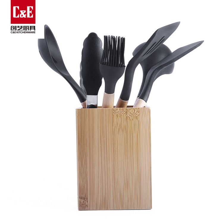 C&E Kitchenware Seven sets of silicone